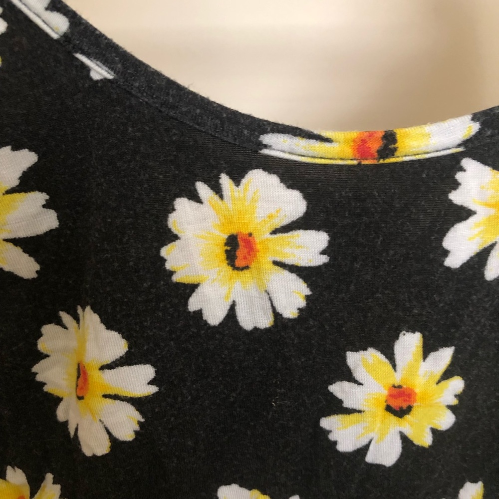 LA Hearts Daisy crop top - Picture 2 of 3